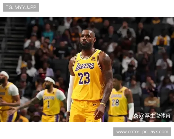 詹姆斯倒地补篮得分，湖人最终笑到最后